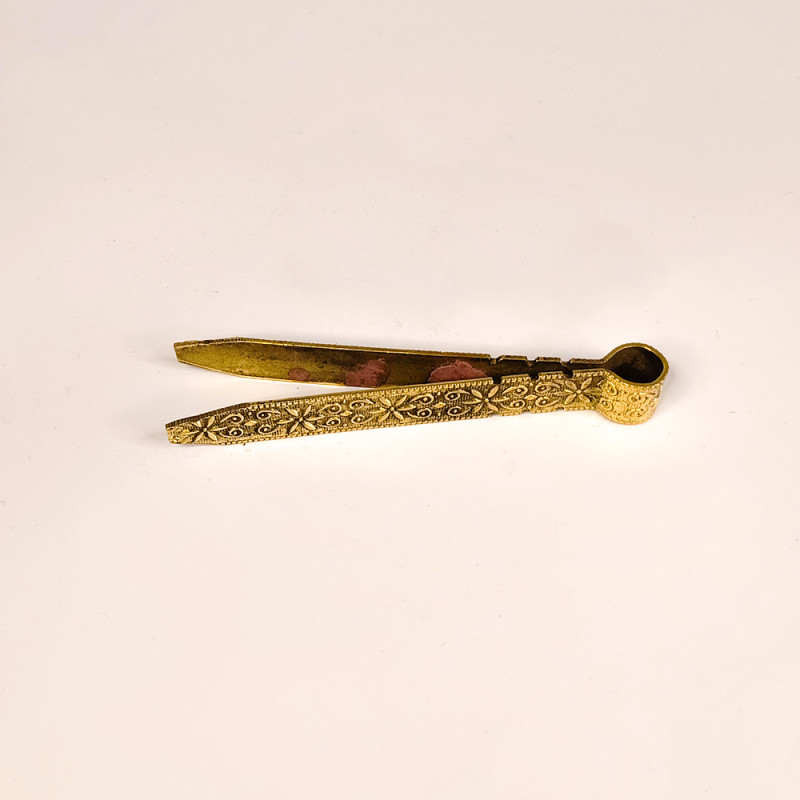 Clește antichizat pentru cărbuni